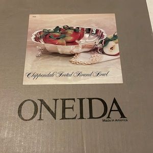 NIB Oneida Chippendale footed round bowl